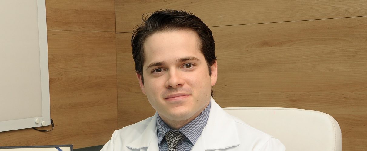 Dr. Hidelbrando Mota Filho sorrindo